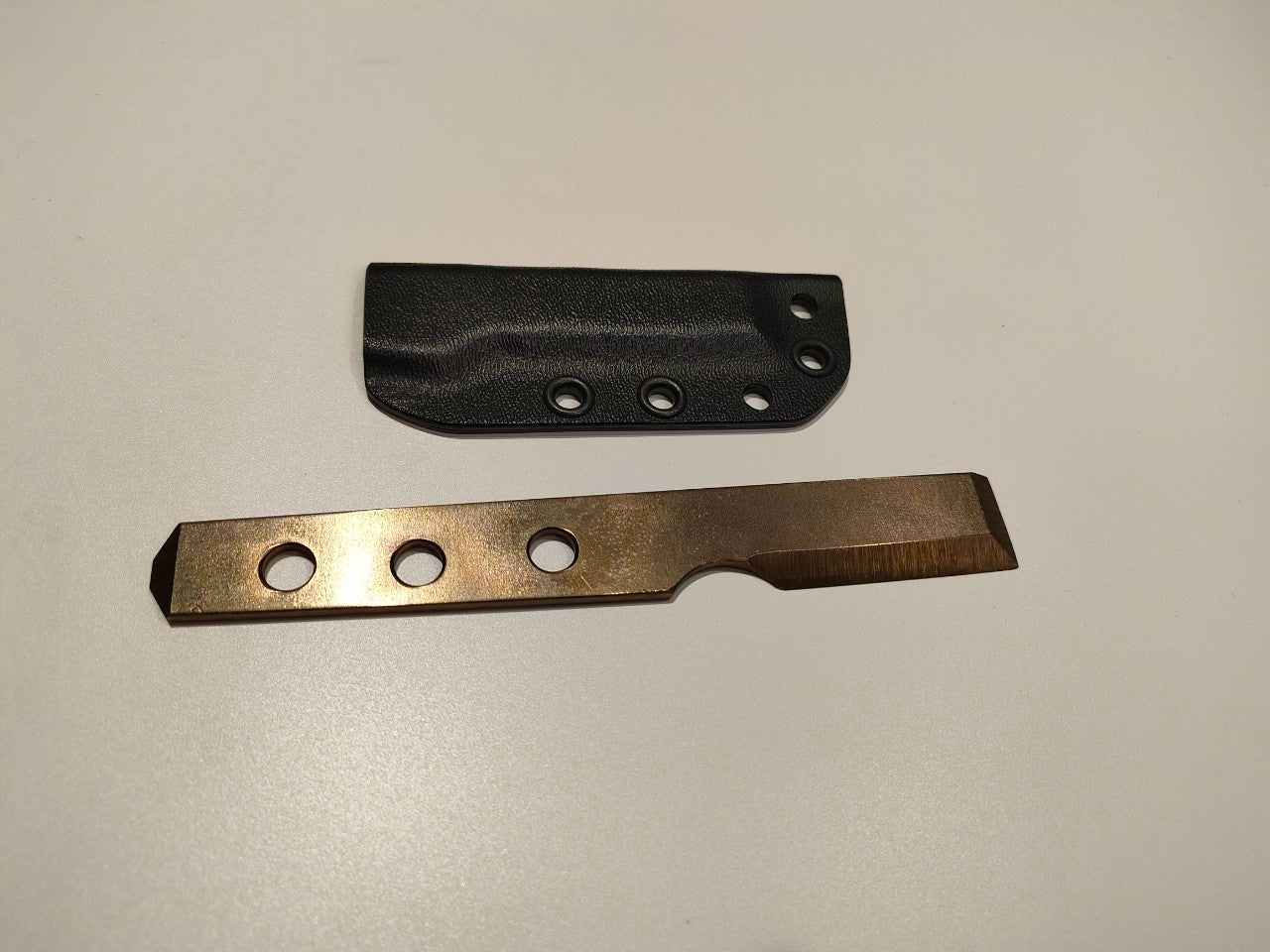 Titanium chisel diving knife