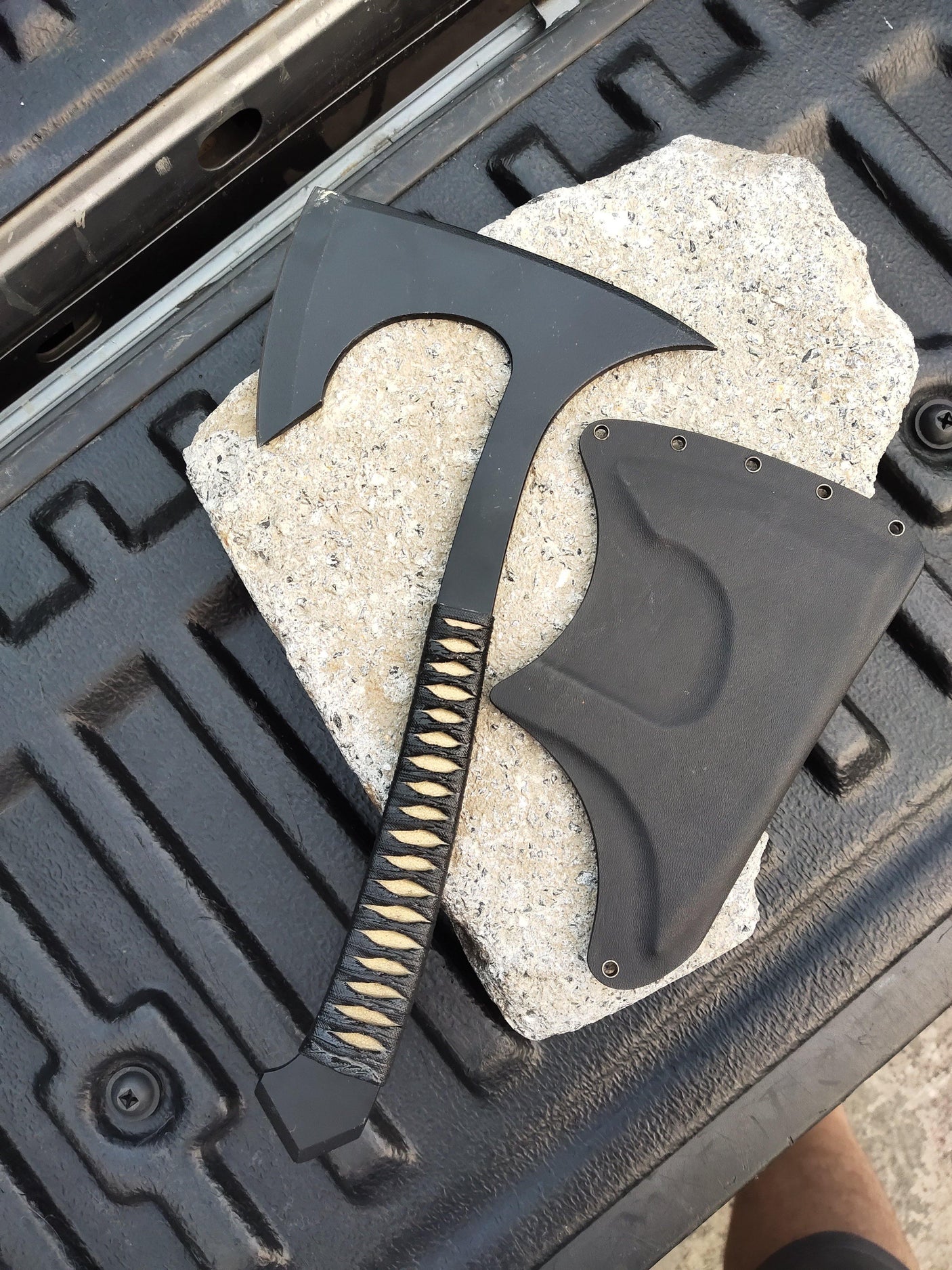 Siam Tactical Tomahawk - Axe Throwing Hawk Hand Forged Knives - Blacksmith Handmade Axes, Siam Blades Old Block Blades