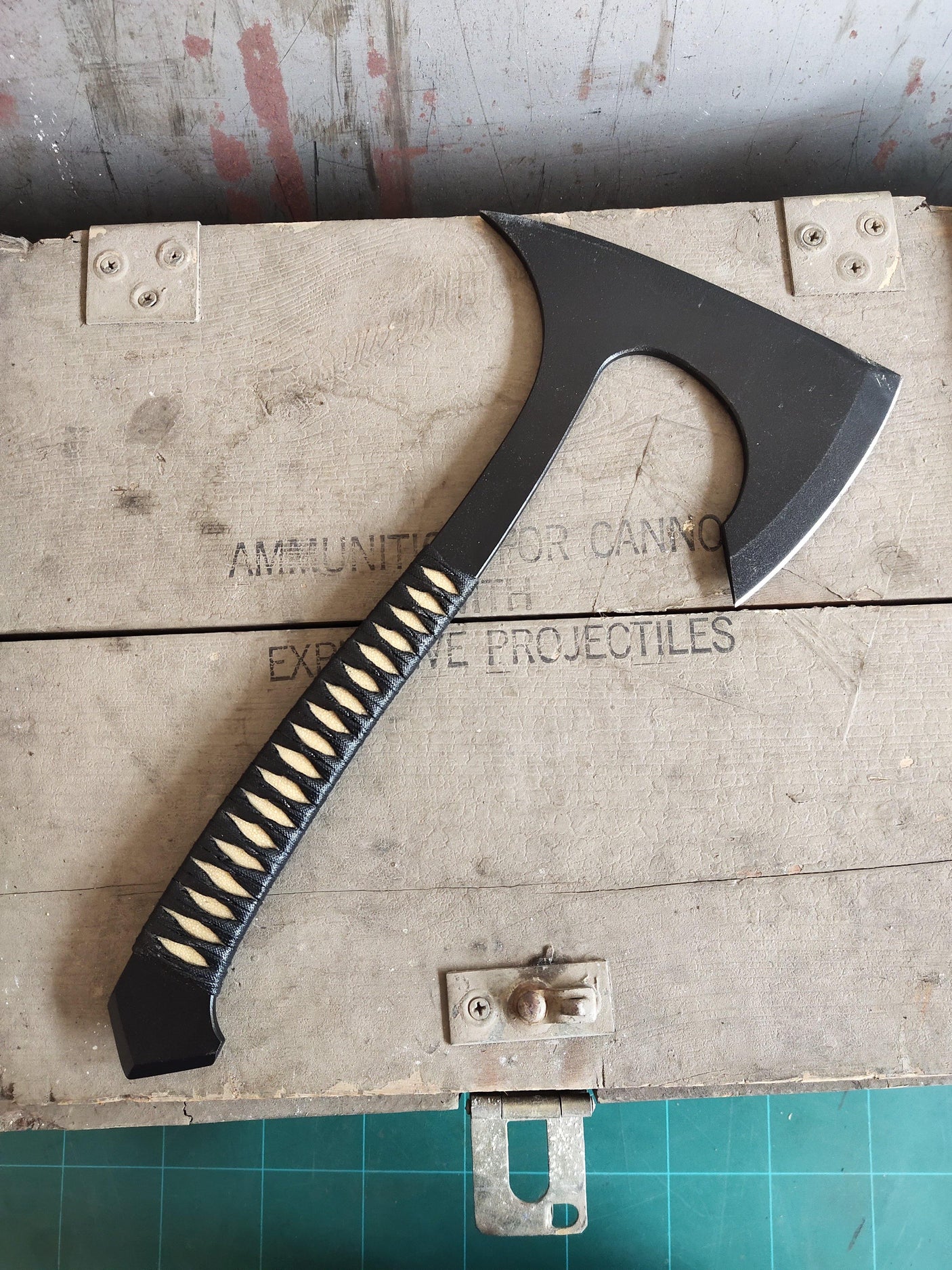 Siam Tactical Tomahawk - Axe Throwing Hawk Hand Forged Knives - Blacksmith Handmade Axes, Siam Blades Old Block Blades