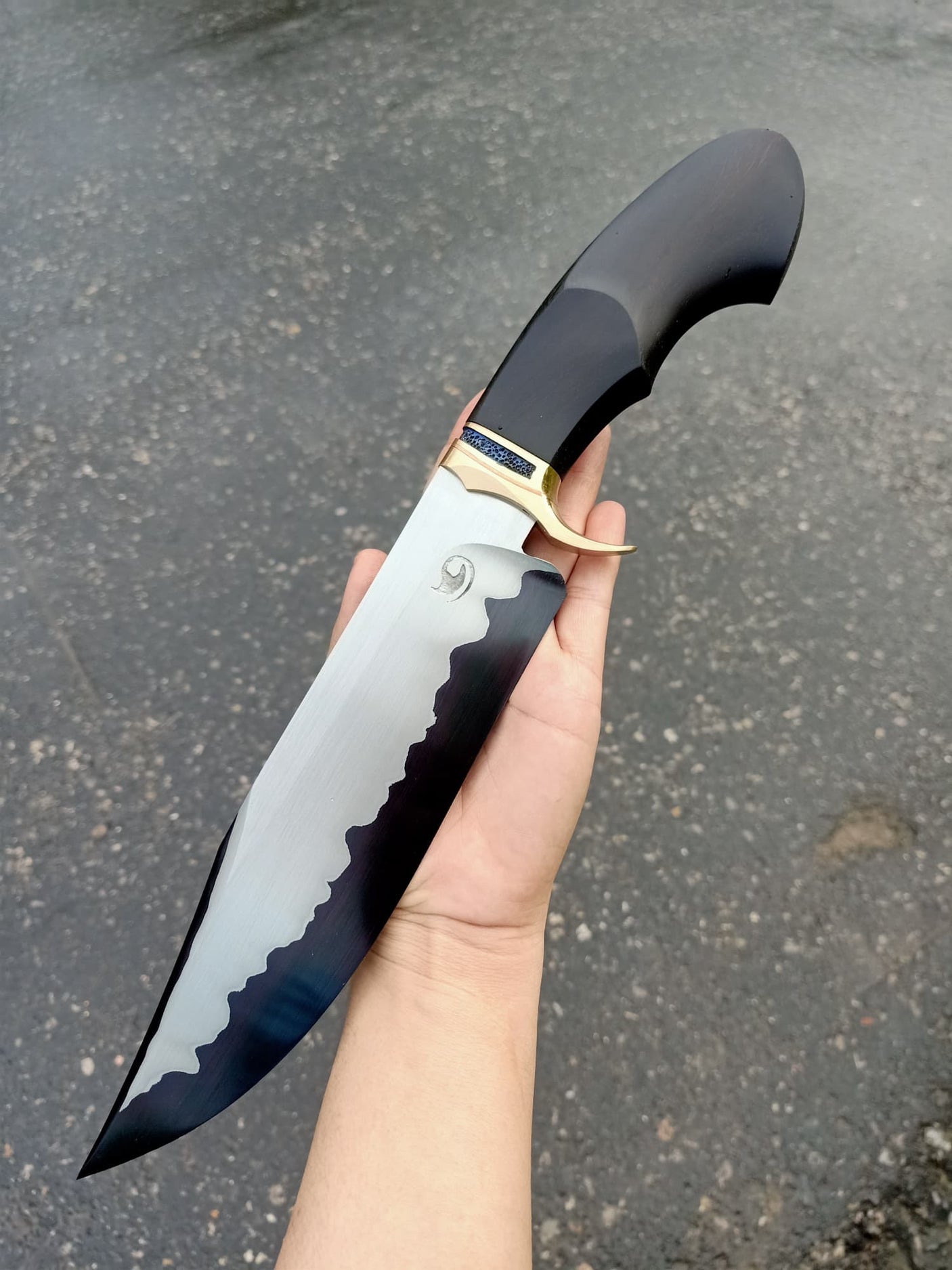 Textured Brass Guard Stingray Bowie