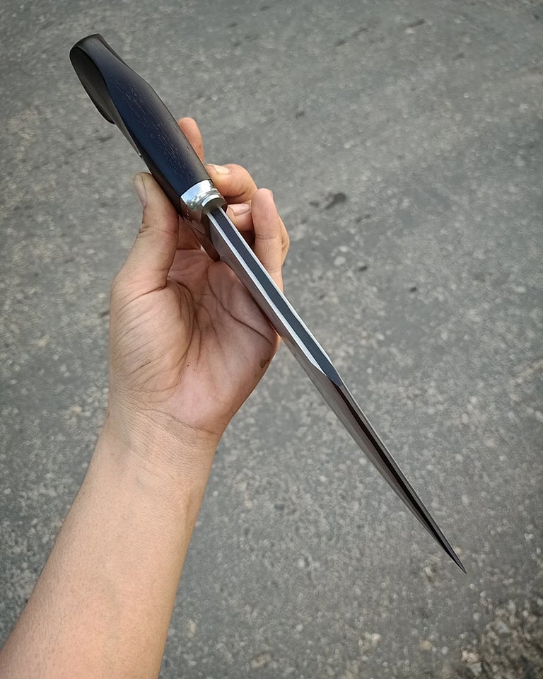 Recurve Hand Combat Bowie