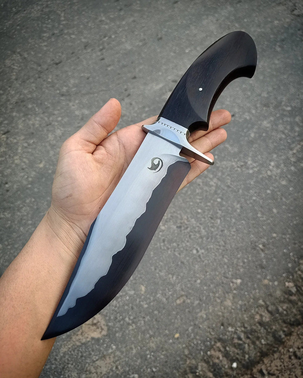 Recurve Hand Combat Bowie